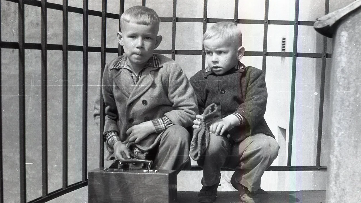 Eero Matti parvekkeella 1951 copy.jpg