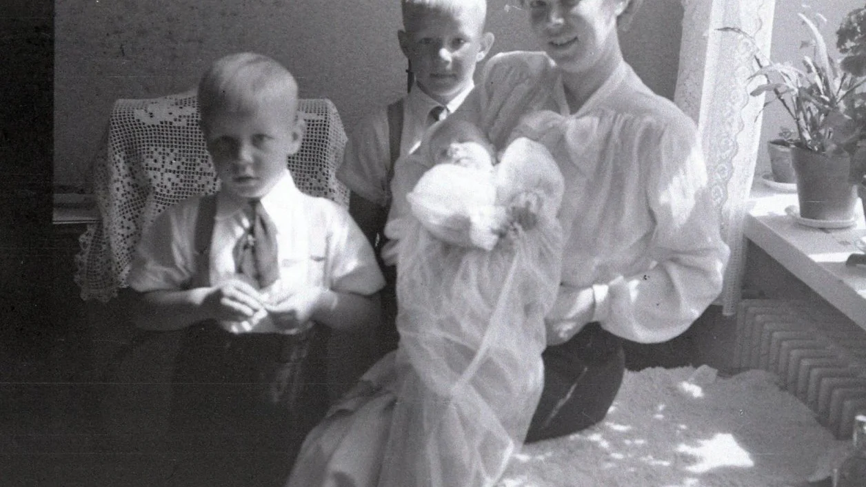 Sakan ristäispvä Eero Matti ja Aili heinä 1951 copy.jpg